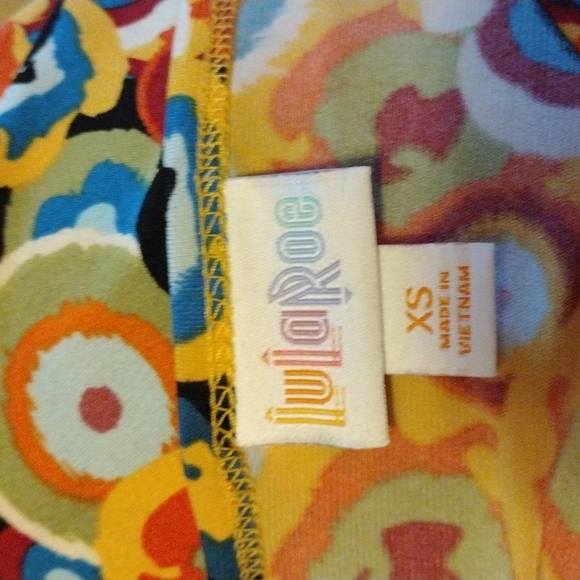 Lula Roe Shirt - Picture 4 of 5